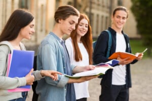 becas UNADE Globo Común