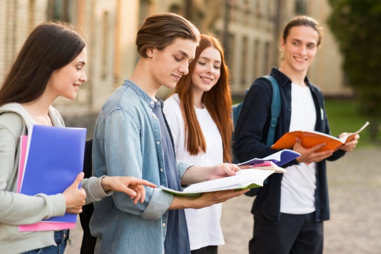 becas UNADE Globo Común