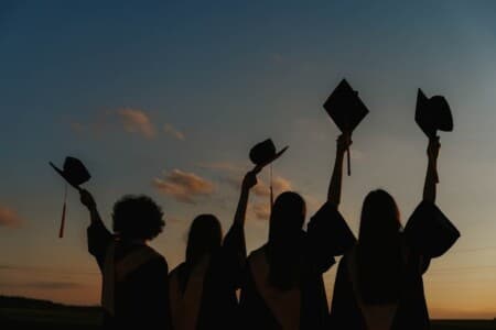 becas de IEP en Ecuador avaladas por la Senescyt