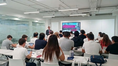 ID Digital School y la UCJC inauguran el primer Máster oficial en Financial Analytics e IA aplicada a las finanzas de España Alumnos en la inauguración del Máster oficial en Financial Analytics de ID Digital School y la UCJC